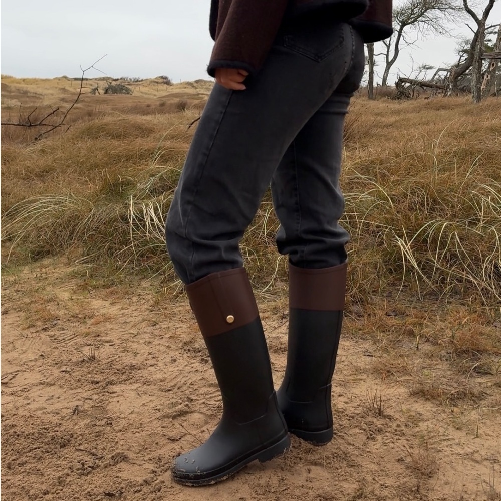 Burberry Two Toned Equestrian Bridle Wellington Rain Boots
